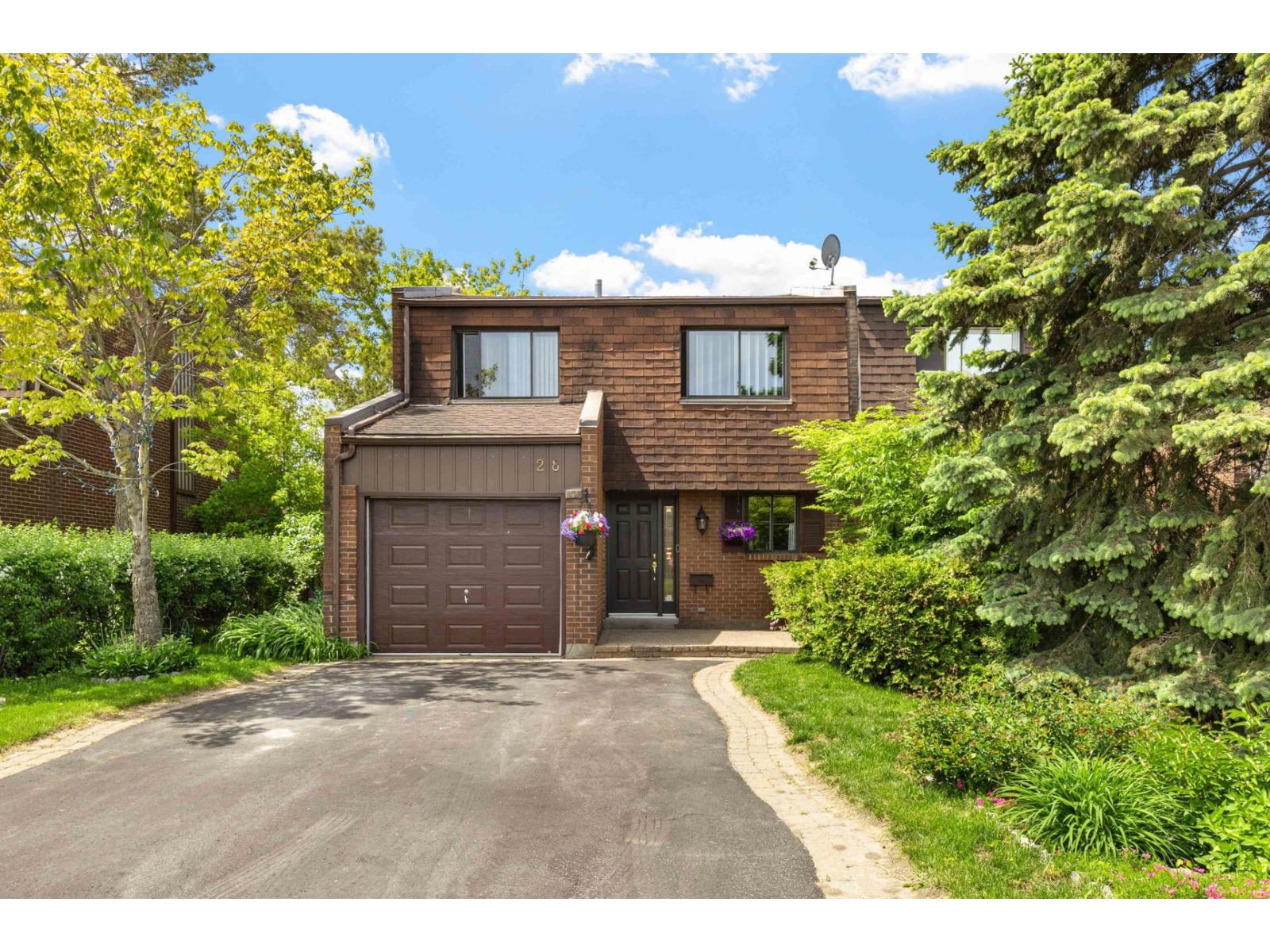 28 Rue Davignon, Dollard-des-Ormeaux, Quebec H9B2K1