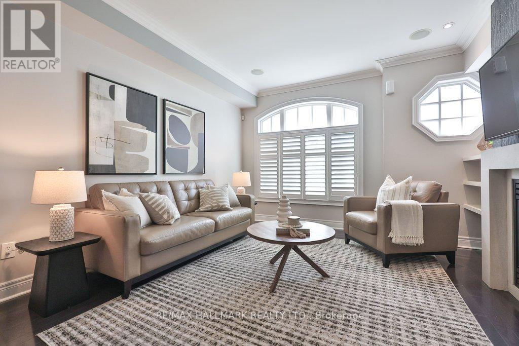 Row / Townhouse for Sale in 32 LOBO MEWS|Toronto (Islington-City Centre West), Ontario M8Z0B1 2