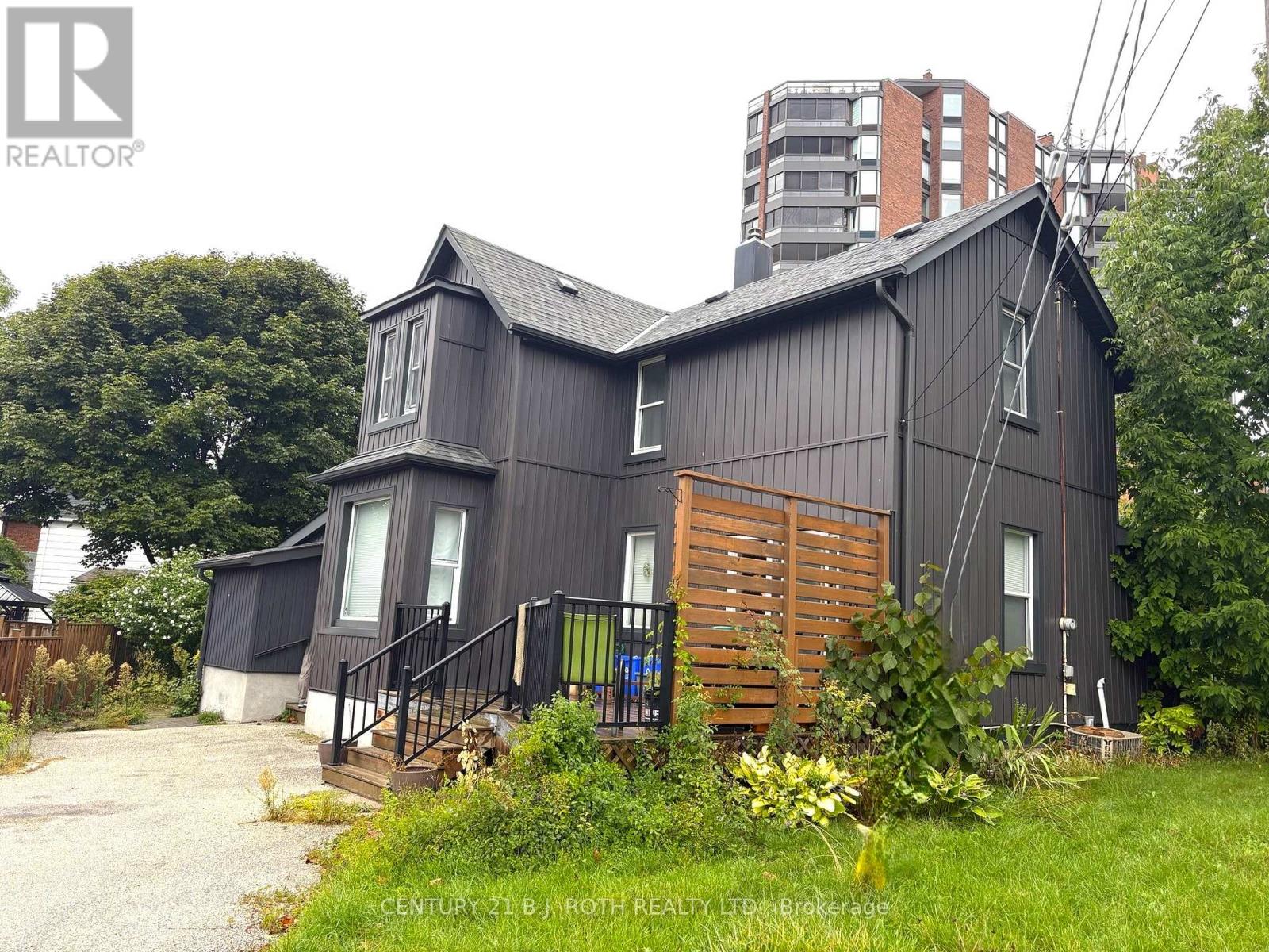 253 DUNLOP STREET E