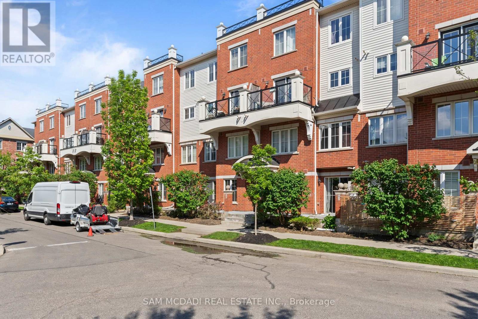 Row / Townhouse for Sale in 3 - 39 HAYS BOULEVARD|Oakville (RO River Oaks), Ontario L6H0J1