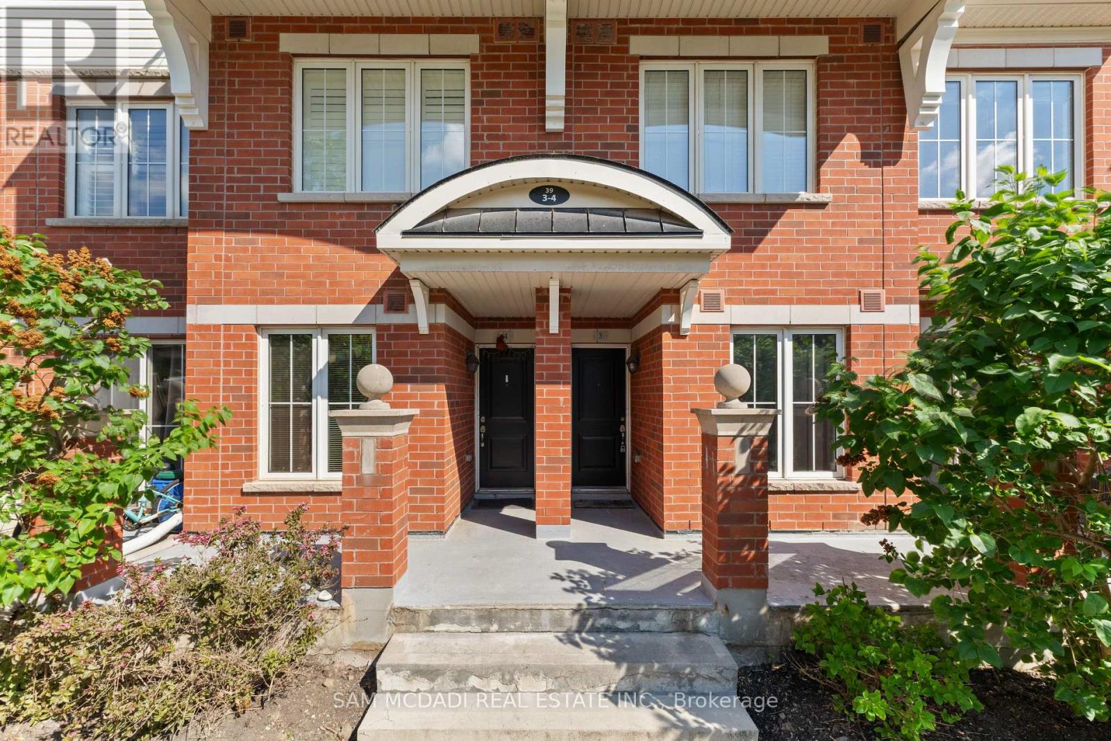 Row / Townhouse for Sale in 3 - 39 HAYS BOULEVARD|Oakville (RO River Oaks), Ontario L6H0J1 3