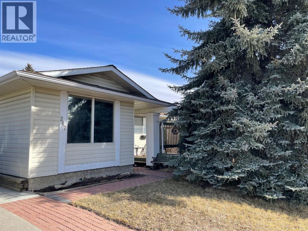 House for Sale in 247 Bracewood Road SW|Calgary, Alberta T2W3C2