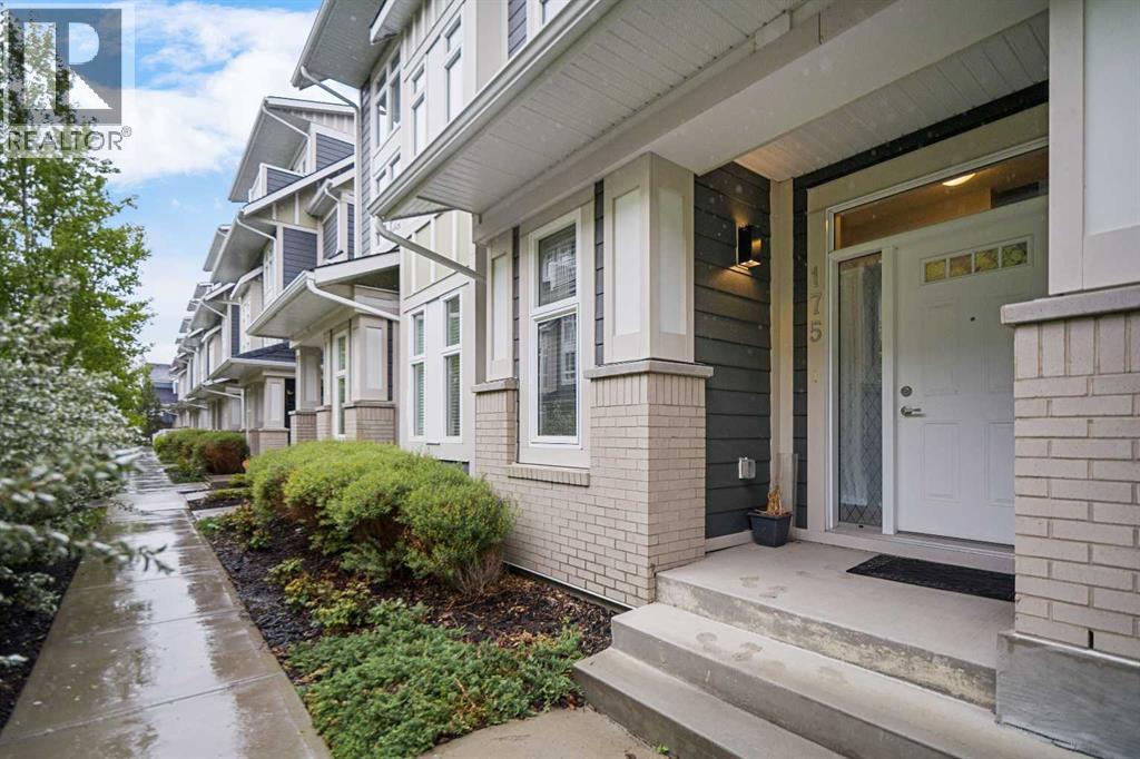 Row / Townhouse for Sale in 175 Silverado Plains Park SW|Calgary, Alberta T2X1Y8