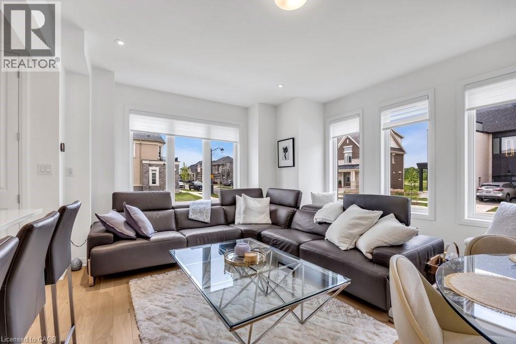 Row / Townhouse for Sale in 9 CROWN Gate|Oakville, Ontario L6M0W8 3