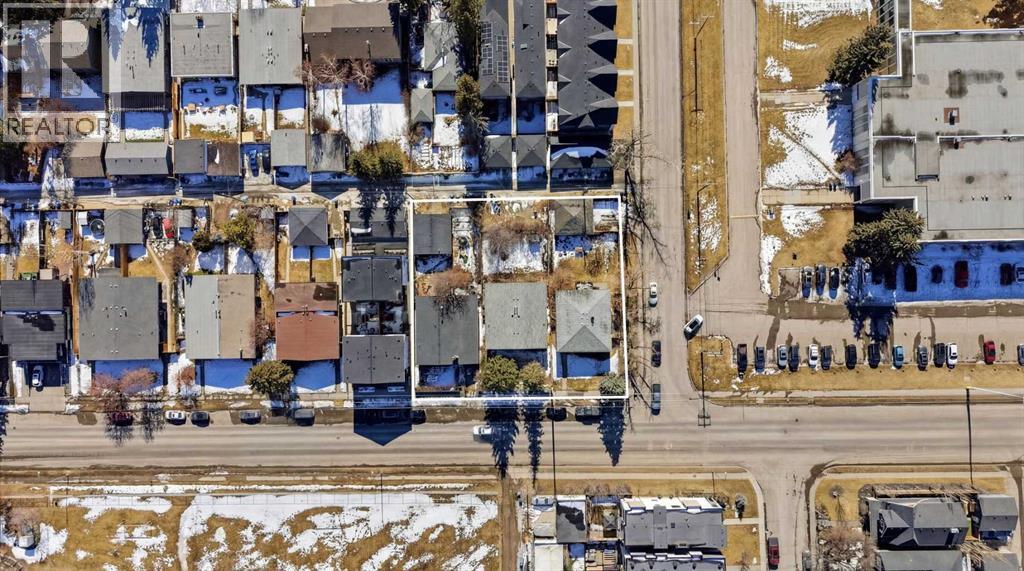 House for Sale in 2135, 2139, 2143 50 Avenue SW|Calgary, Alberta T2T2W5 3