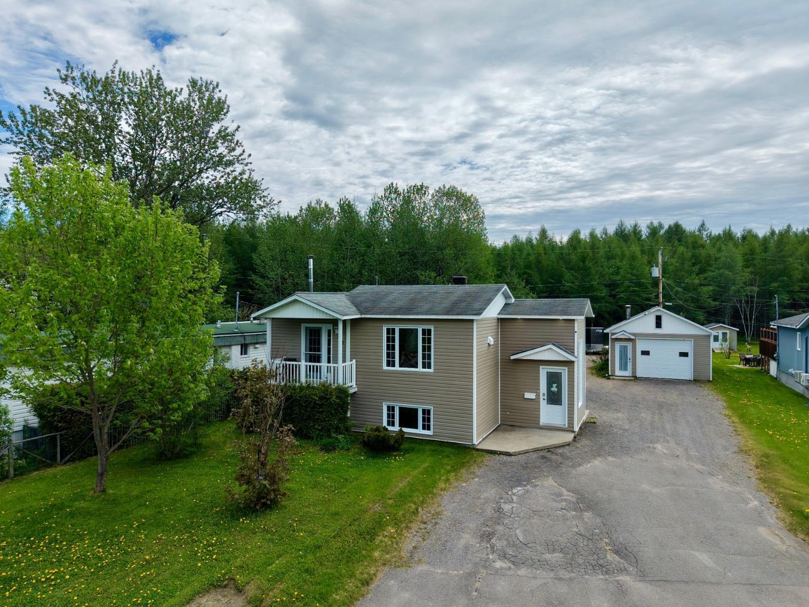 133 Rue du Blizzard, Saint-Honoré, Quebec G0V1L0