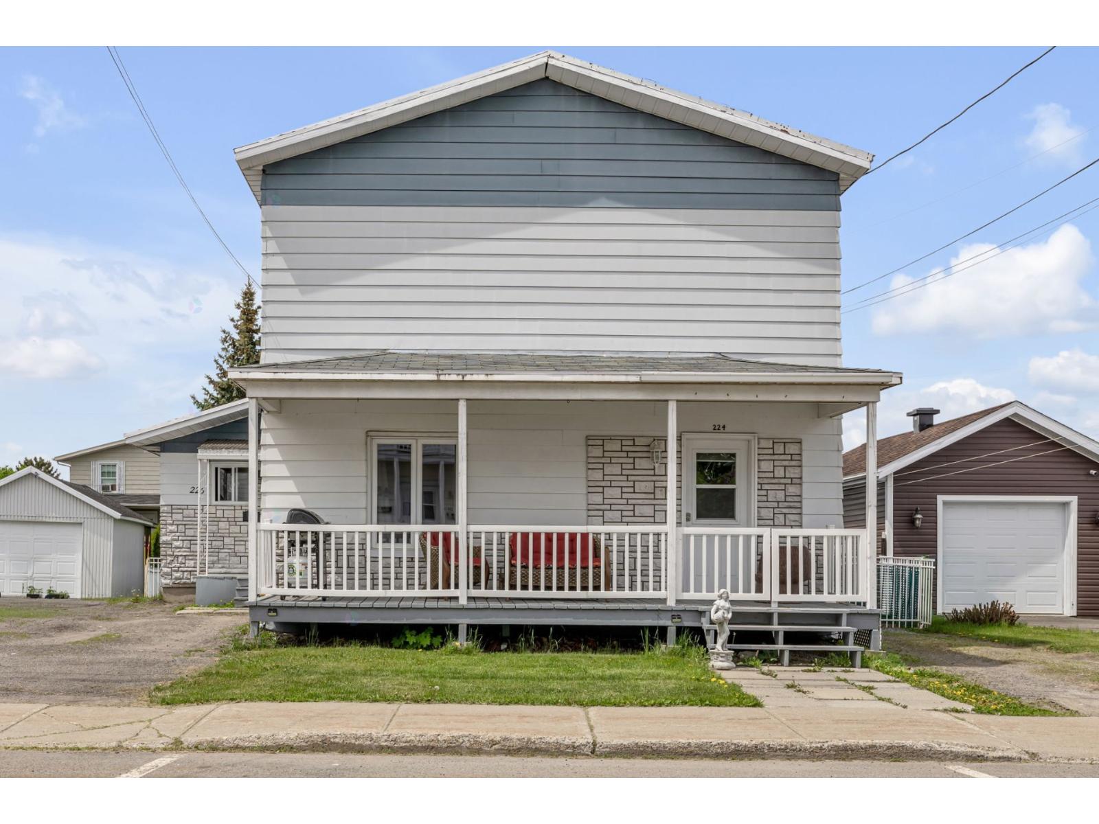 224-226 Av. de la Gare, Montmagny, Quebec G5V2T7