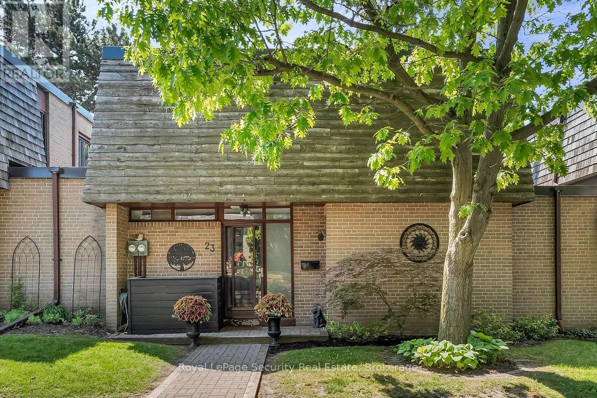 Row / Townhouse for Sale in 23 RAINTREE PATH|Toronto (Eringate-Centennial-West Deane), Ontario M9C5A9