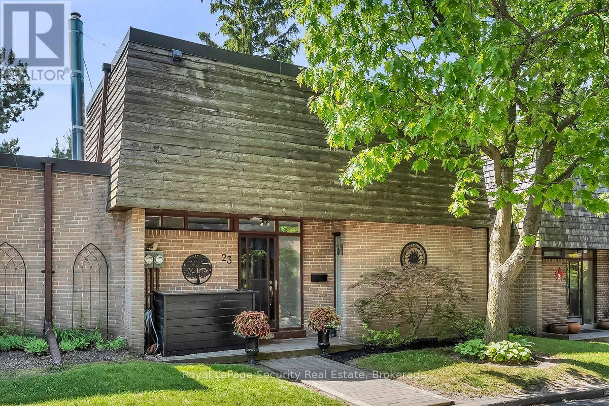 Row / Townhouse for Sale in 23 RAINTREE PATH|Toronto (Eringate-Centennial-West Deane), Ontario M9C5A9 2