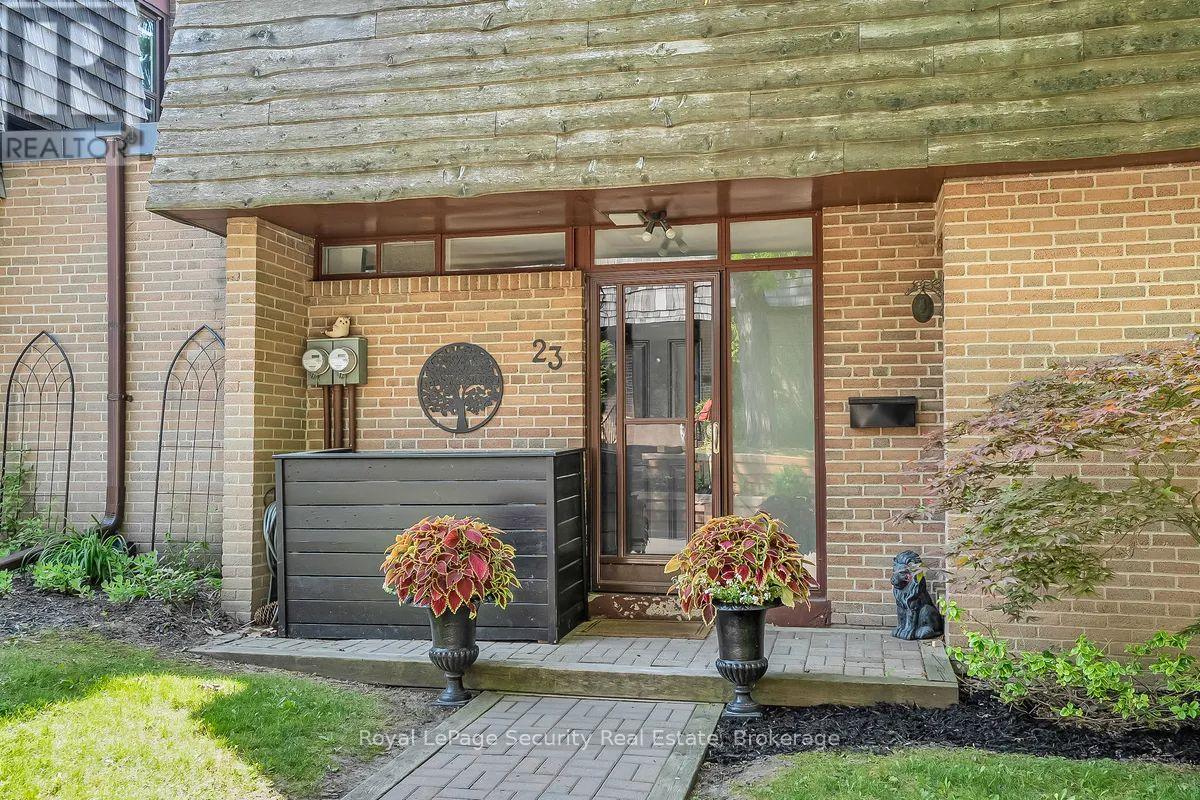 Row / Townhouse for Sale in 23 RAINTREE PATH|Toronto (Eringate-Centennial-West Deane), Ontario M9C5A9 3