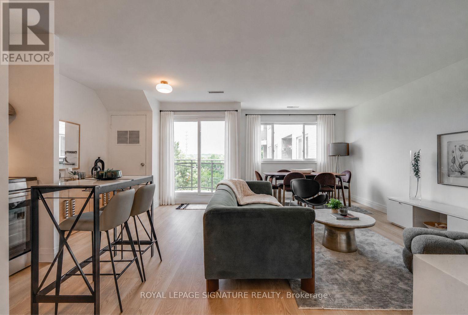 Row / Townhouse for Sale in 61 - 2001 BONNYMEDE DRIVE|Mississauga (Clarkson), Ontario L5J4H8 2