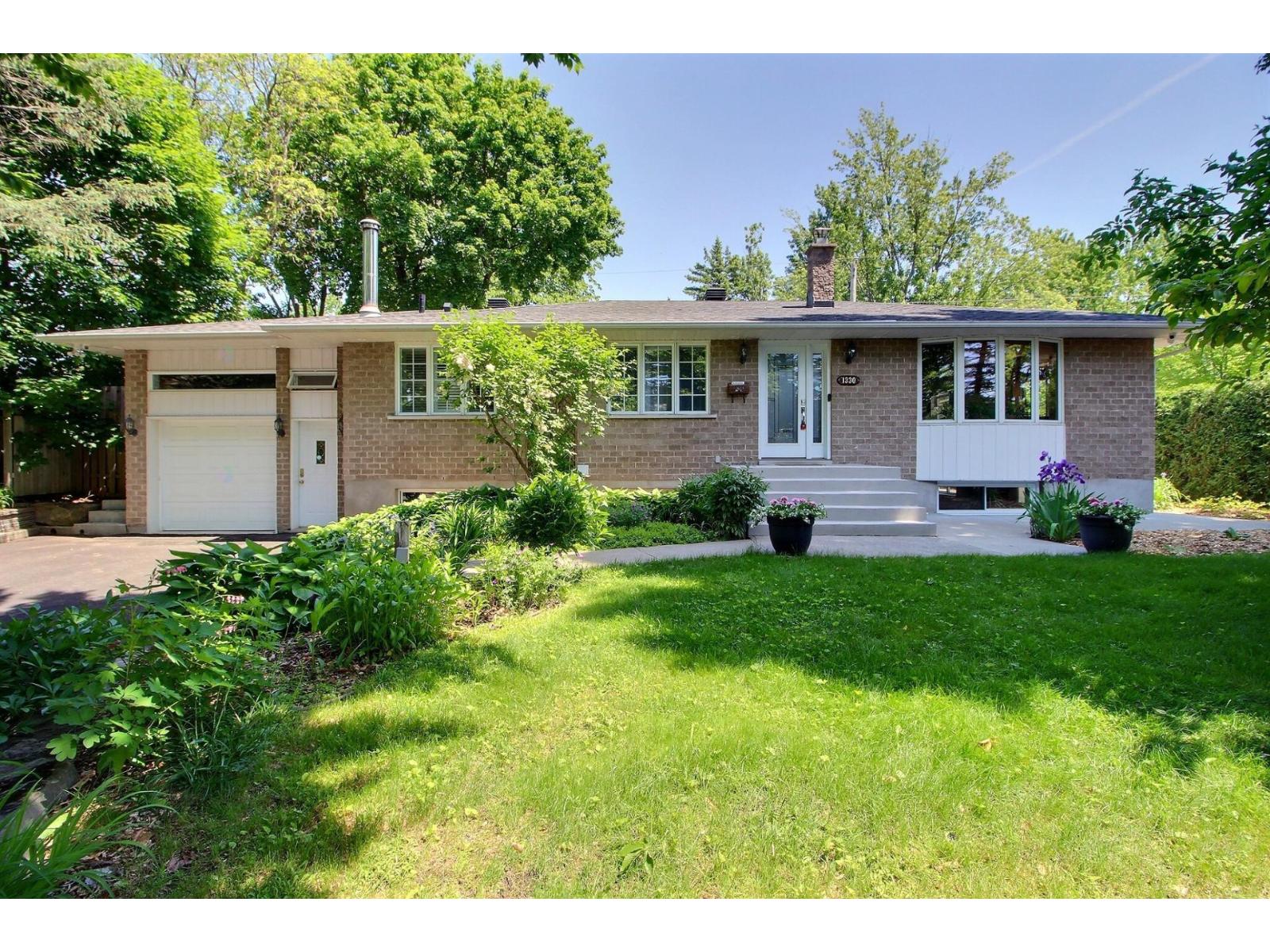 1330 Rue de Carillon, Saint-Bruno-de-Montarville, Quebec J3V3G3
