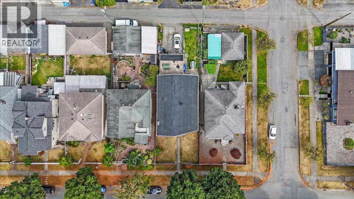 For sale: 2593 E 25TH AVENUE, Vancouver, British Columbia V5R1H2