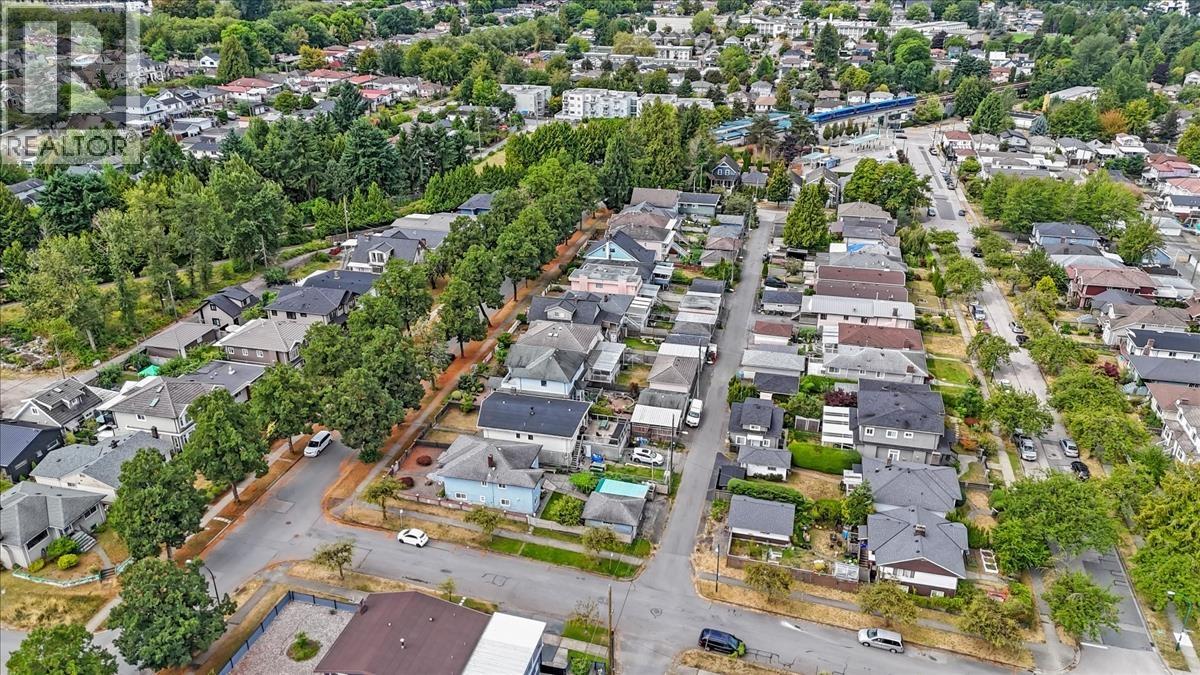 For sale: 2593 E 25TH AVENUE, Vancouver, British Columbia V5R1H2