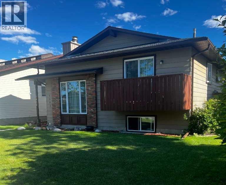 House for Sale in 1003 Berkley Drive NW|Calgary, Alberta T3K1E3