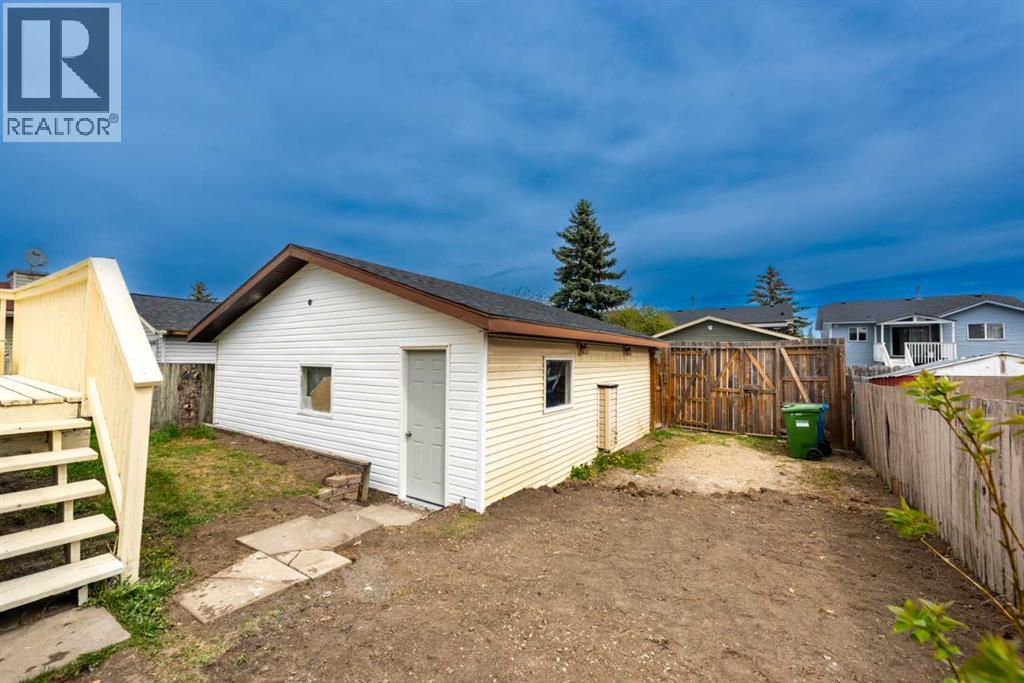 House for Sale in 141 Falshire Close NE|Calgary, Alberta T3J3A2 4
