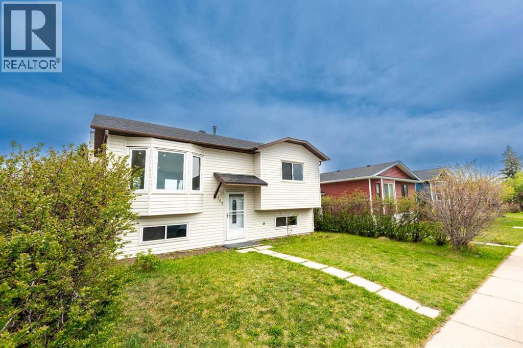 House for Sale in 141 Falshire Close NE|Calgary, Alberta T3J3A2 3