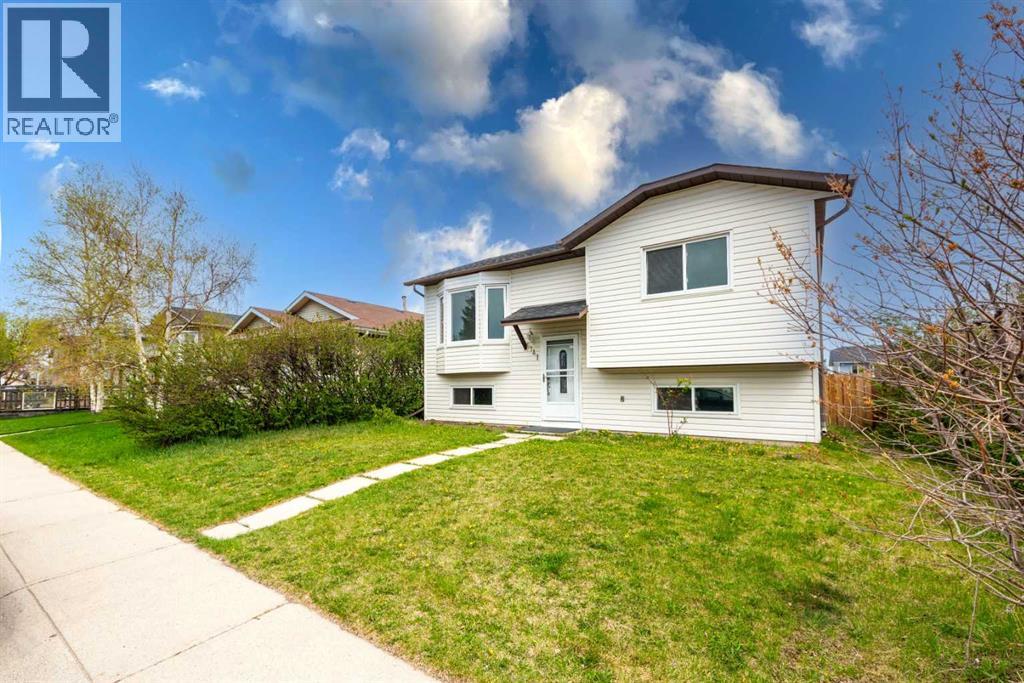 House for Sale in 141 Falshire Close NE|Calgary, Alberta T3J3A2 2
