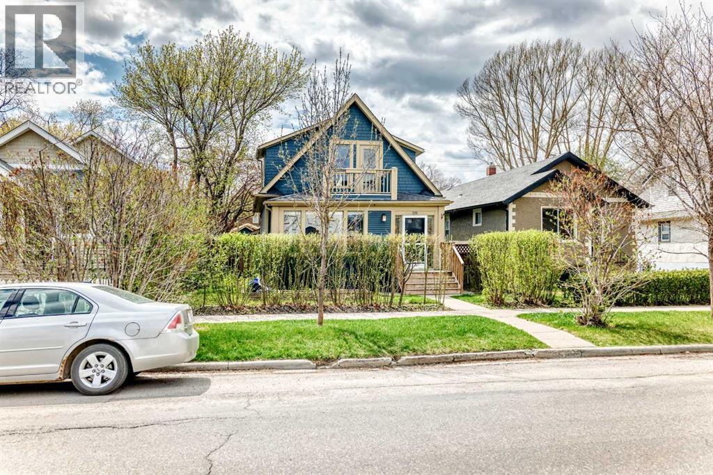 House for Sale in 211 10 Avenue NE|Calgary, Alberta T2E0X1