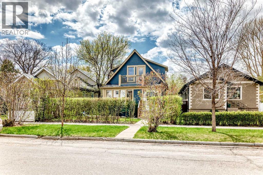 House for Sale in 211 10 Avenue NE|Calgary, Alberta T2E0X1 2