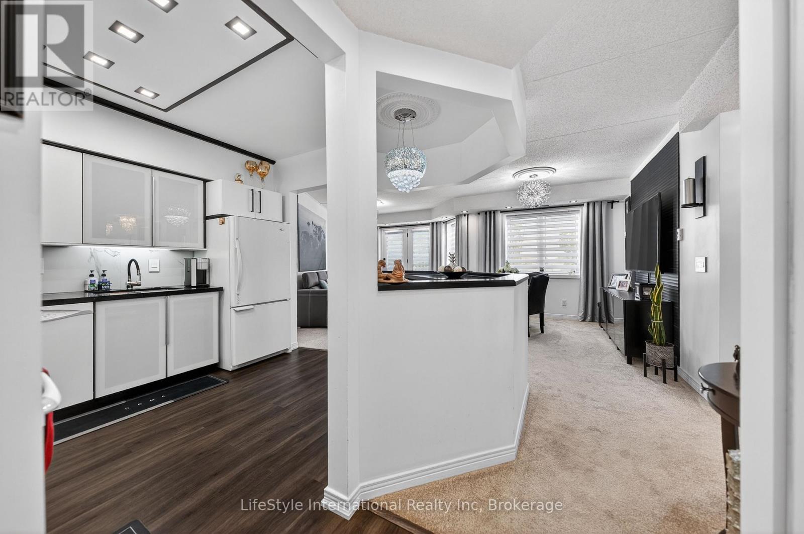 213 - 208 SILVERCREEK PARKWAY N, Guelph (Junction/Onward Willow), Ontario N1H8H2