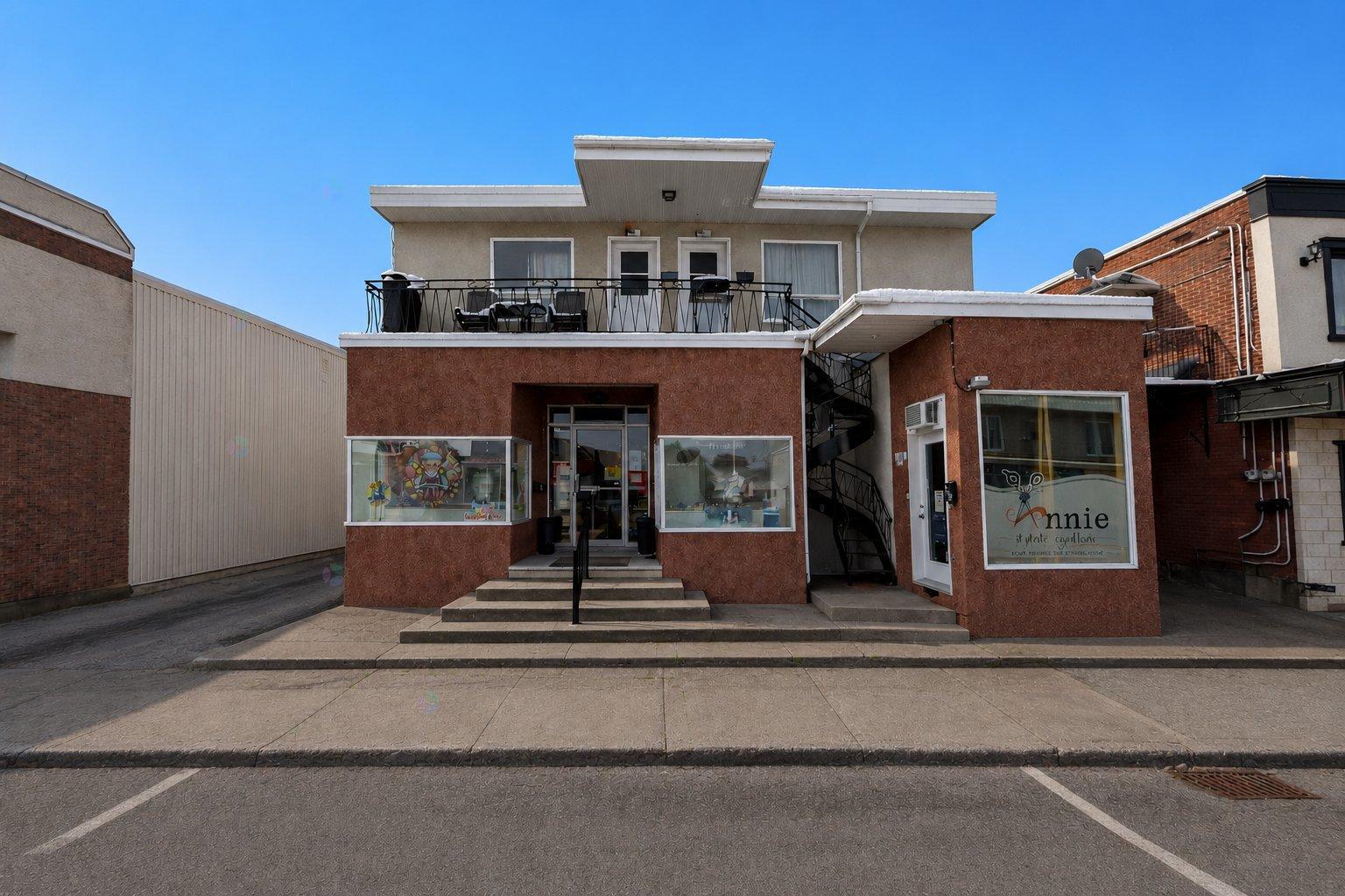 299-307 Av. St-Laurent, Louiseville, Quebec J5V1K2