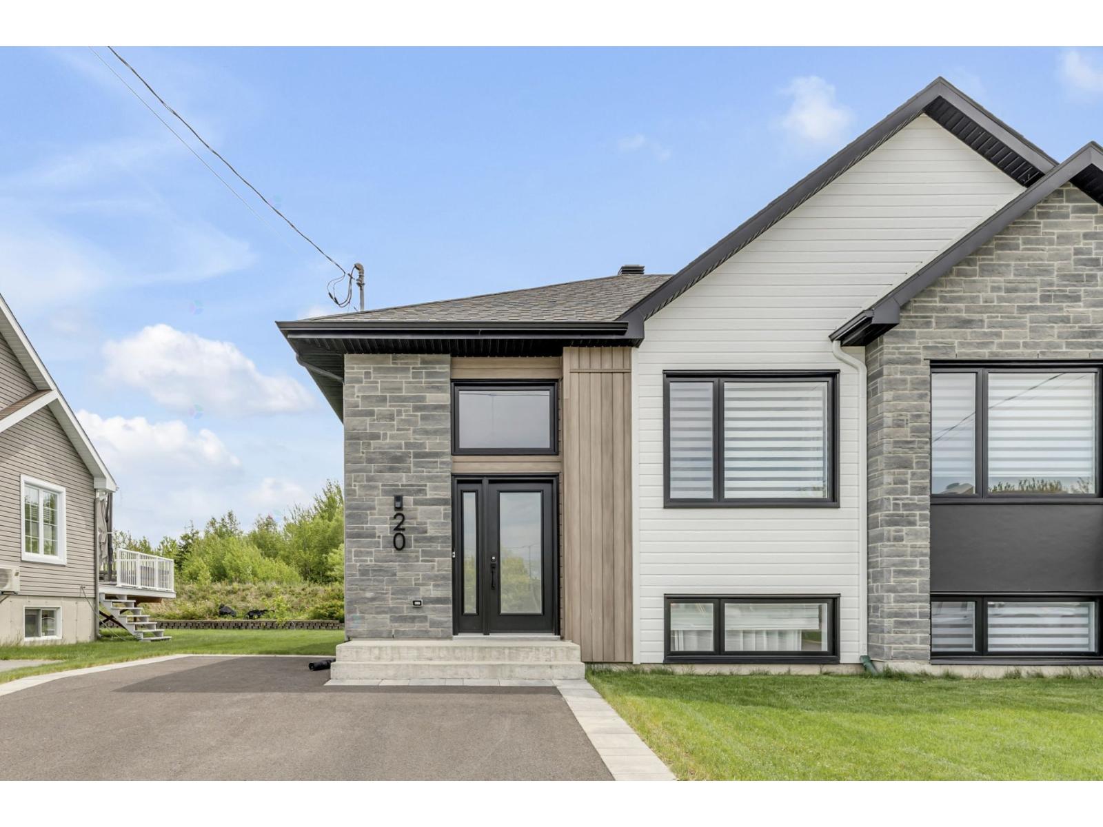 20 Rue Philippe-Landry, Montmagny, Quebec G5V0E2