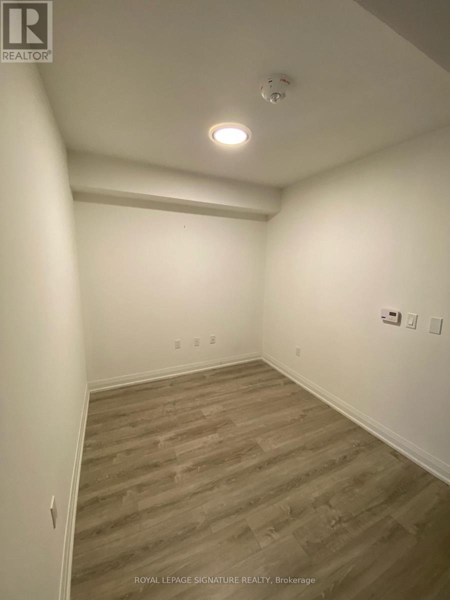 Row / Townhouse for Sale in 104 - 30 GIBBS ROAD|Toronto (Islington-City Centre West), Ontario M9B0E4 4