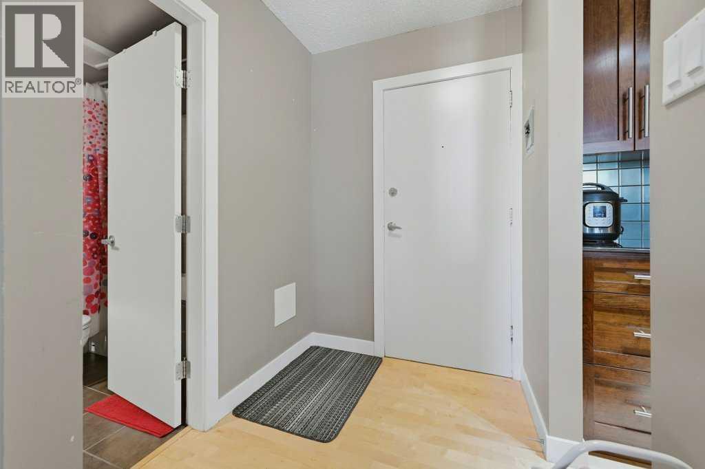 Apartment for Sale in 403, 2220 16A Street SW|Calgary, Alberta T2T4K2 5