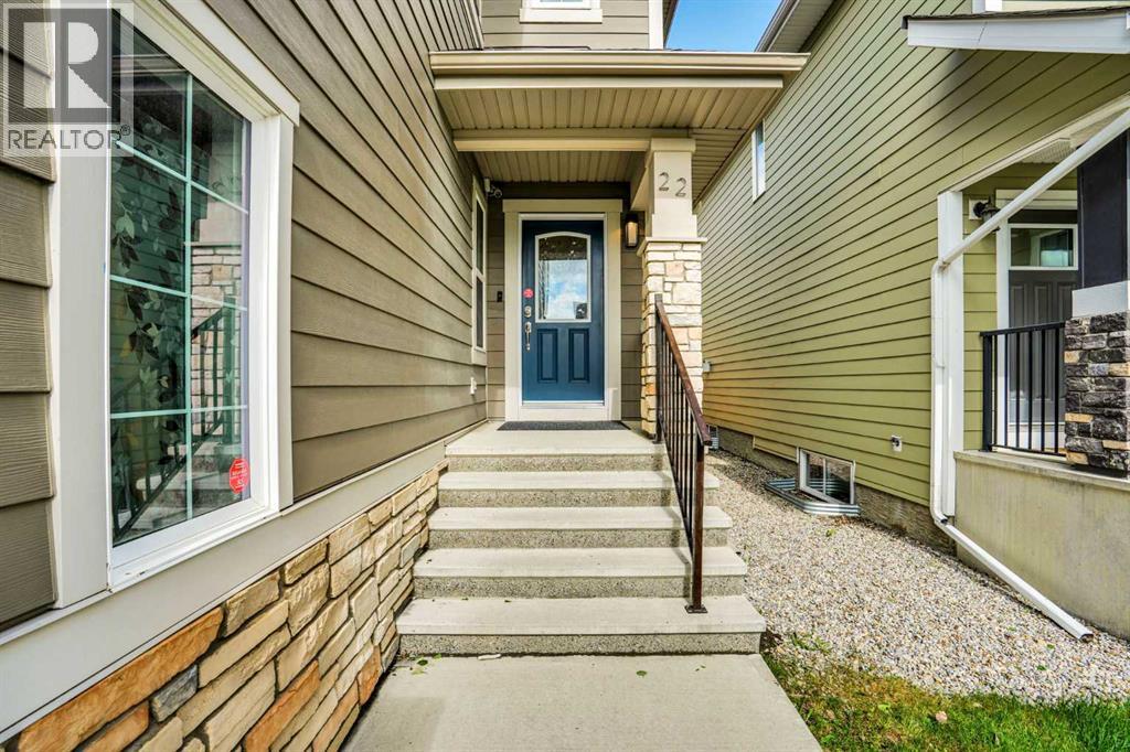 House for Sale in 22 Sherwood Road NW|Calgary, Alberta T3R0N8 3