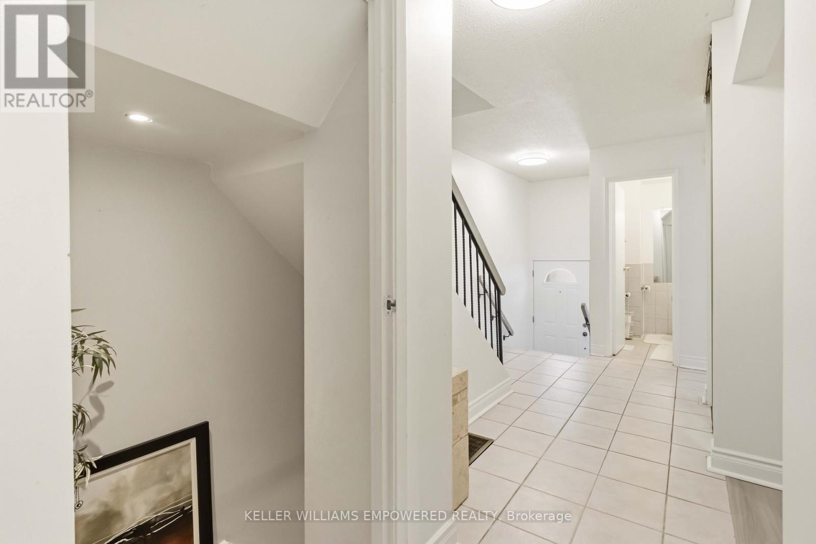 Row / Townhouse for Sale in 89 - 60 HANSON ROAD|Mississauga (Fairview), Ontario L5B2P6 5