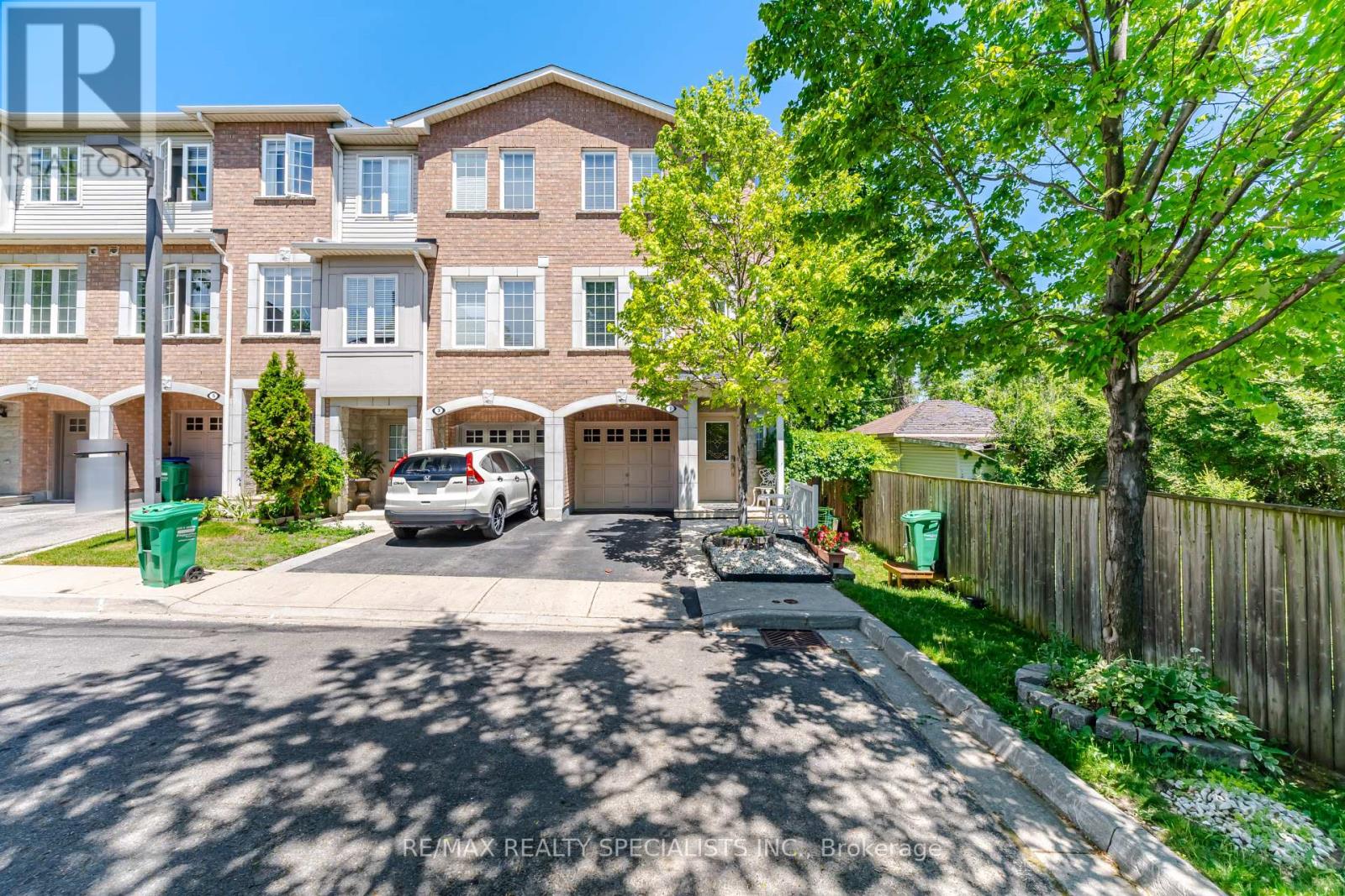 Row / Townhouse for Sale in 1 - 3071 TREADWELLS DRIVE|Mississauga (Applewood), Ontario L4X1L5