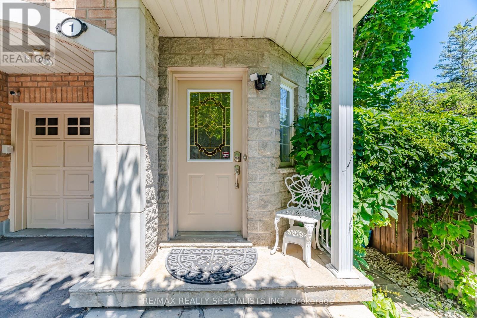 Row / Townhouse for Sale in 1 - 3071 TREADWELLS DRIVE|Mississauga (Applewood), Ontario L4X1L5 2