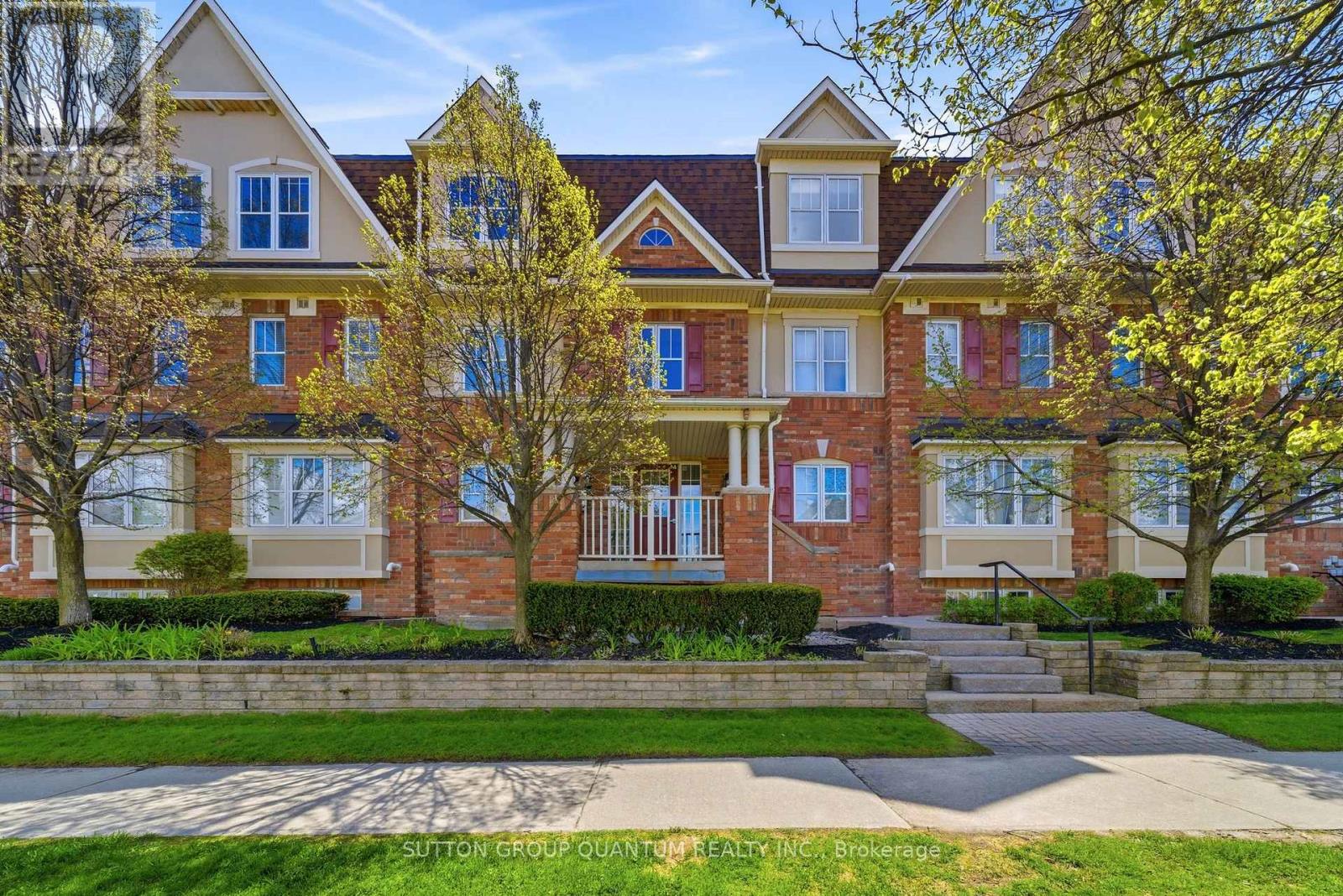 Row / Townhouse for Sale in 3 - 594 SHORELINE DRIVE|Mississauga (Cooksville), Ontario L5B0A8