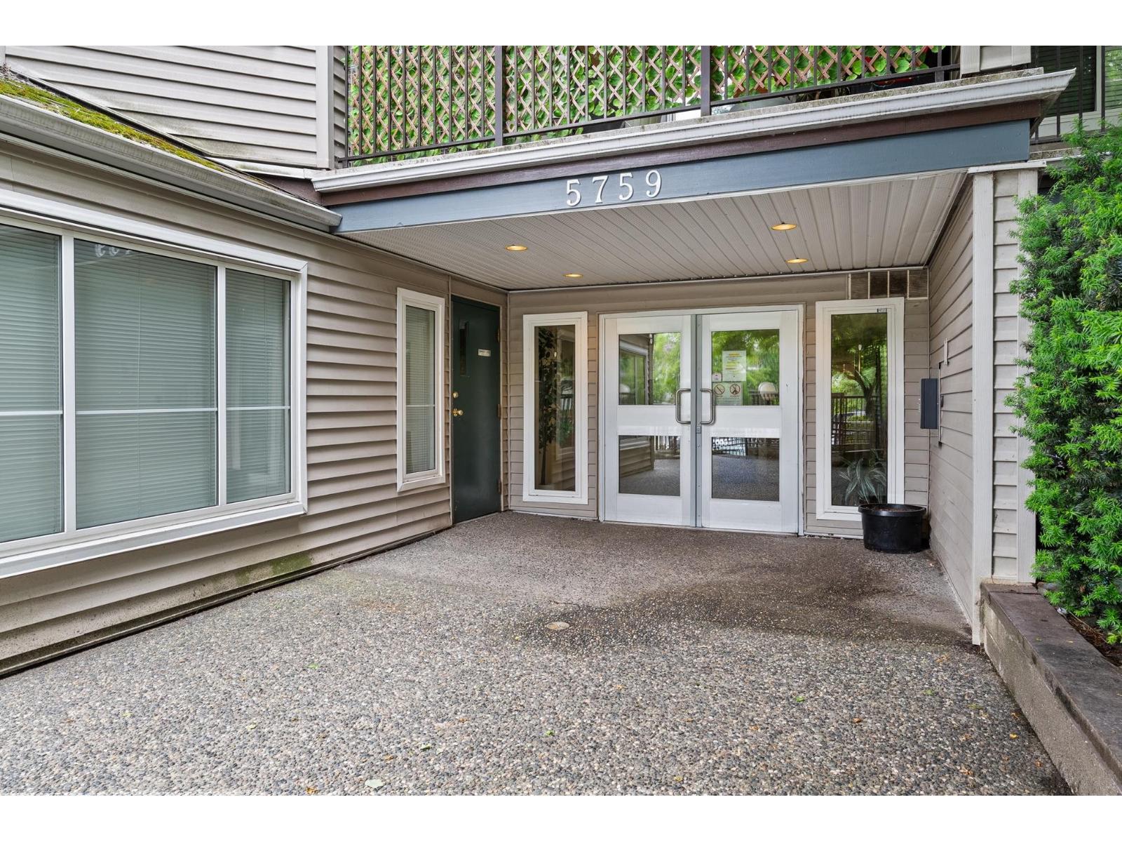 109 5759 GLOVER ROAD, Langley, British Columbia V3A8M8