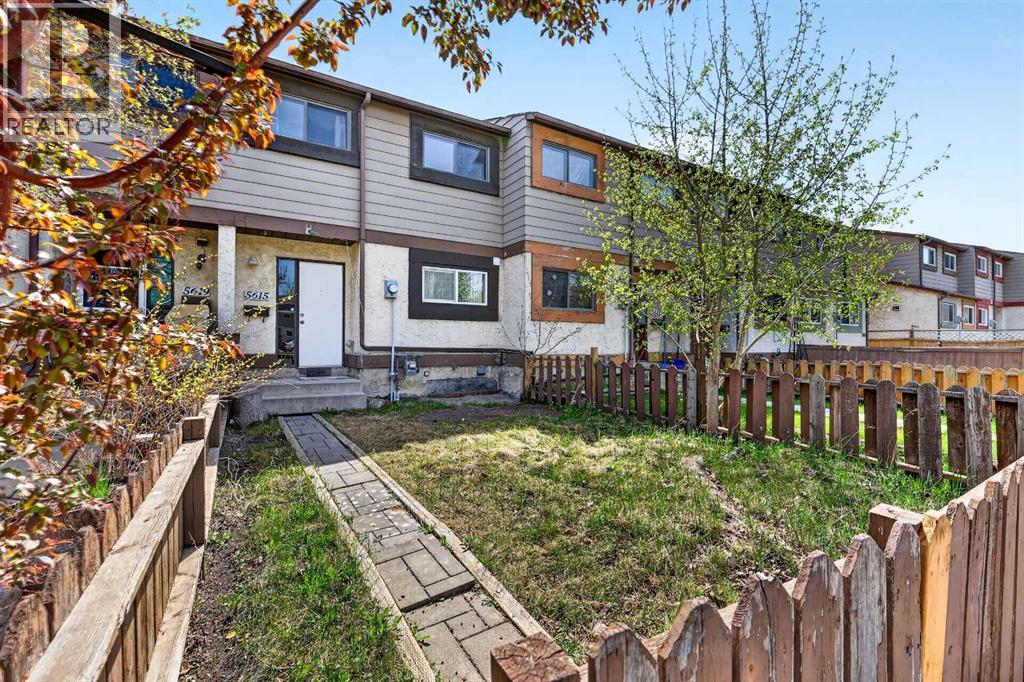 Row / Townhouse for Sale in 5615 1 Avenue SE|Calgary, Alberta T2A5Z6