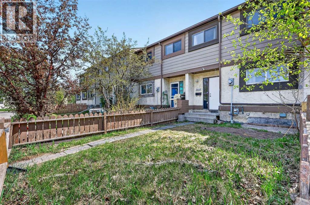 Row / Townhouse for Sale in 5615 1 Avenue SE|Calgary, Alberta T2A5Z6 2