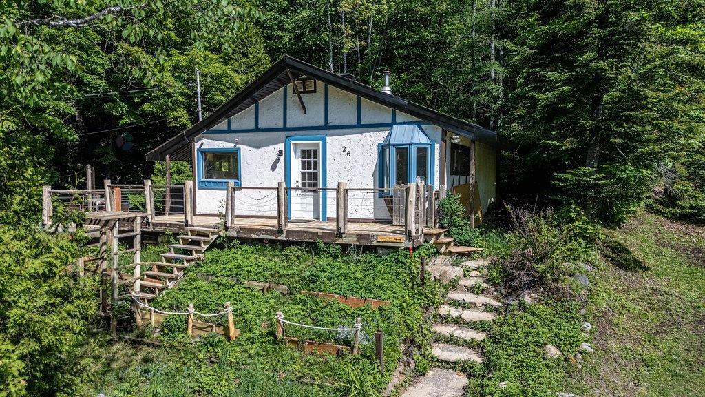 26 Ch. du Lac-des-Sources, Saint-Hippolyte, Quebec J8A3J1
