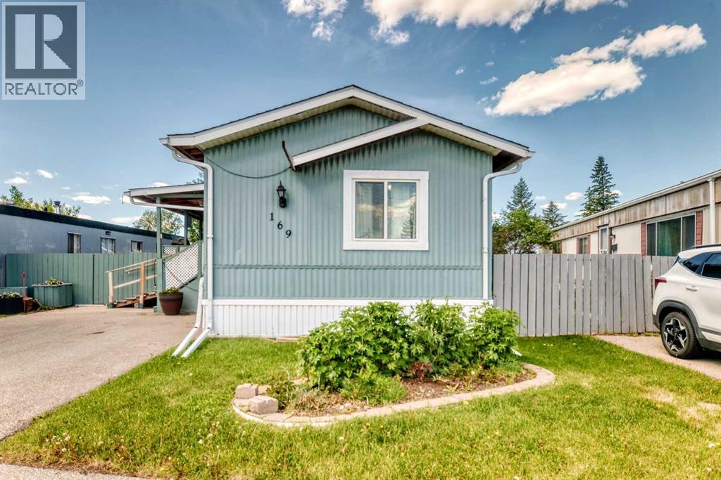 Mobile Home for Sale in 169, 6724 17 Avenue SE|Calgary, Alberta T2A0W5 2
