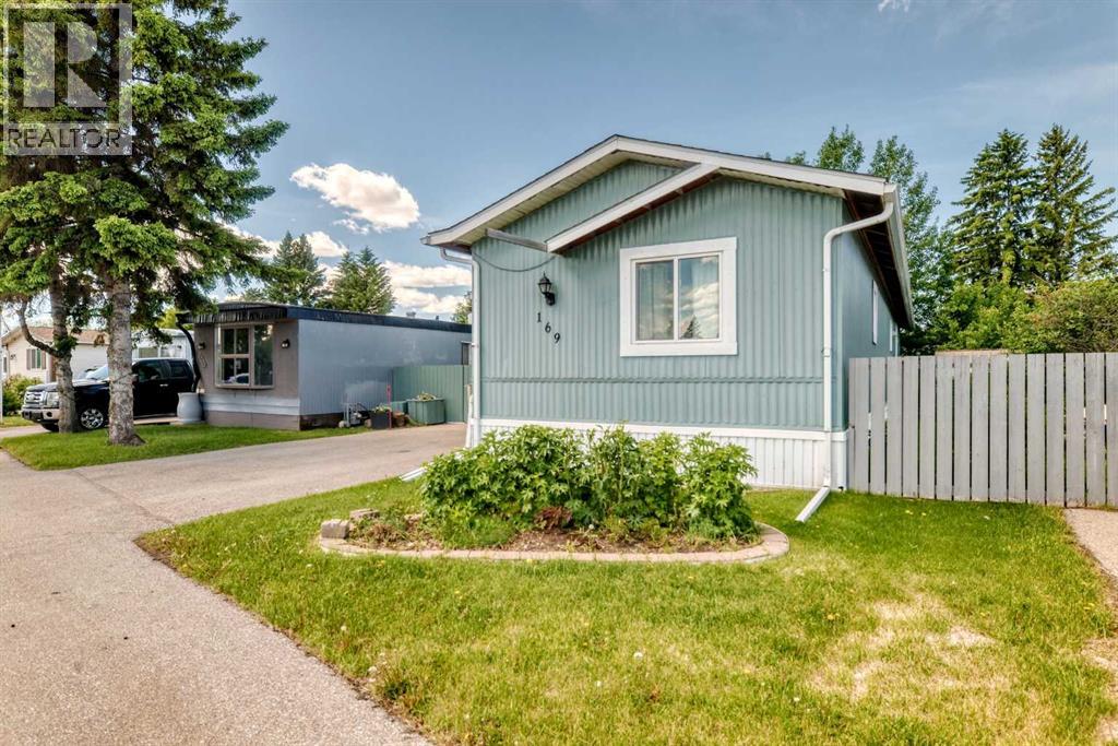 Mobile Home for Sale in 169, 6724 17 Avenue SE|Calgary, Alberta T2A0W5 3
