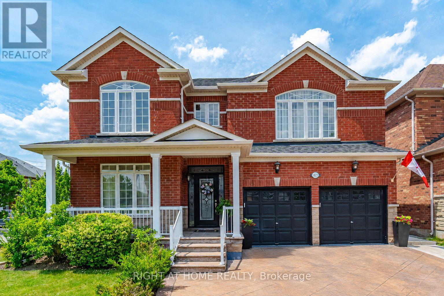 1021 HEMSTREET CRESCENT