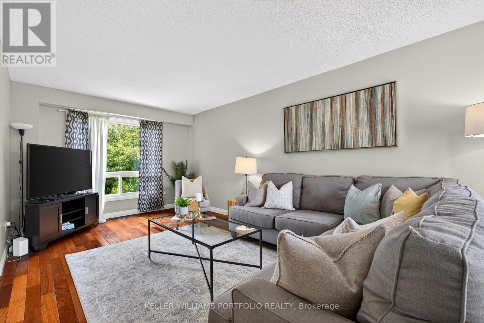 Row / Townhouse for Sale in 20 - 900 DUNDAS STREET W|Mississauga (Erindale), Ontario L5C3B3 3