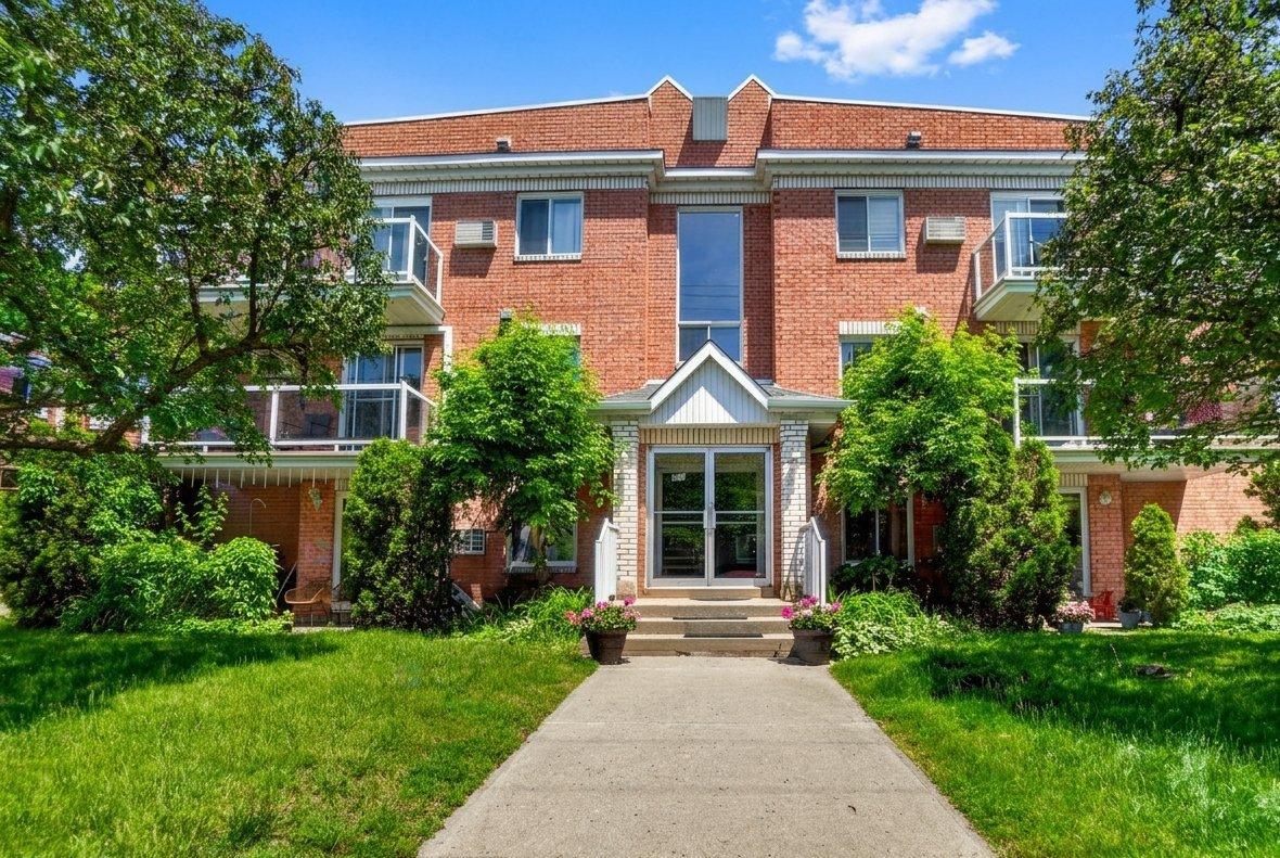 400 Rue Hubert, #204, Longueuil (Greenfield Park), Quebec J4V1S2