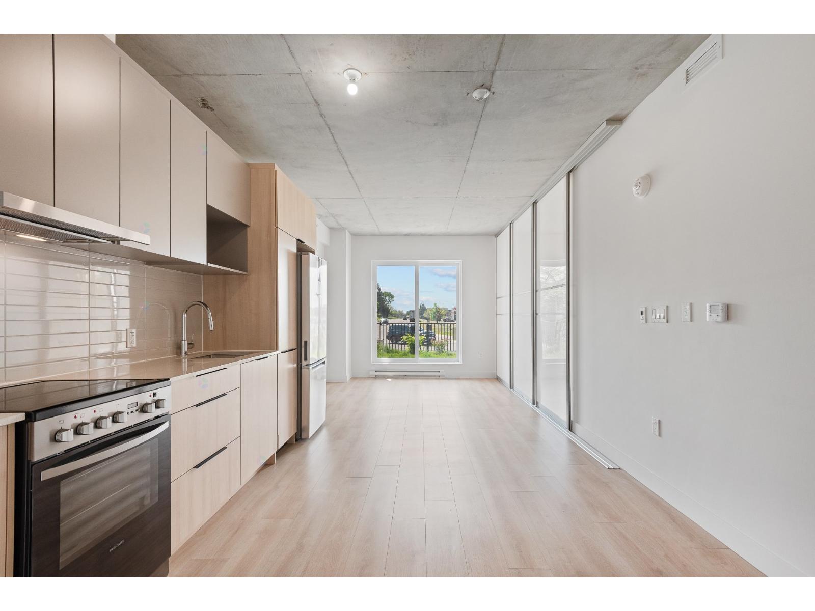 37 Boul. Brunswick, #105, Dollard-des-Ormeaux, Quebec H9B1P6