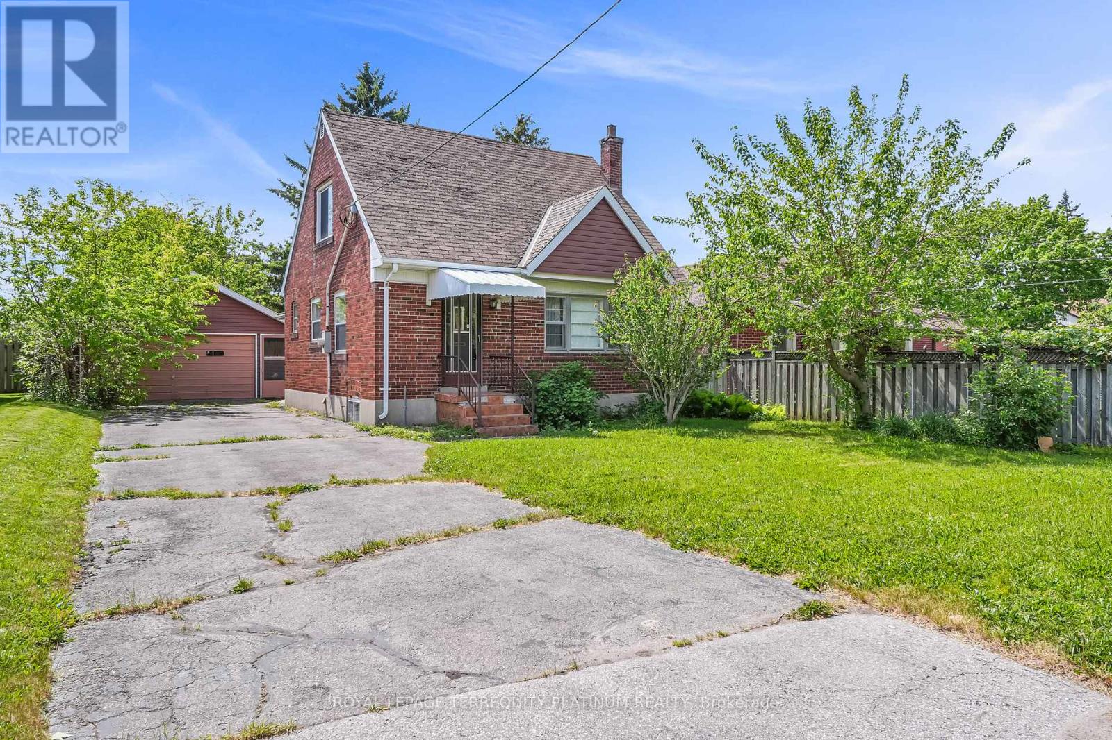 4 SUNRAY CRESCENT