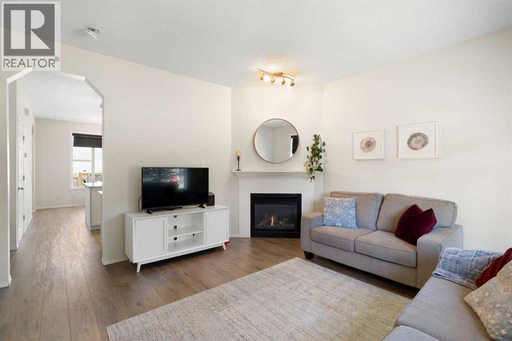 Duplex for Sale in 47 Covehaven Mews NE|Calgary, Alberta T3K0E2 2