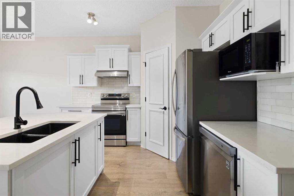 Duplex for Sale in 47 Covehaven Mews NE|Calgary, Alberta T3K0E2 3