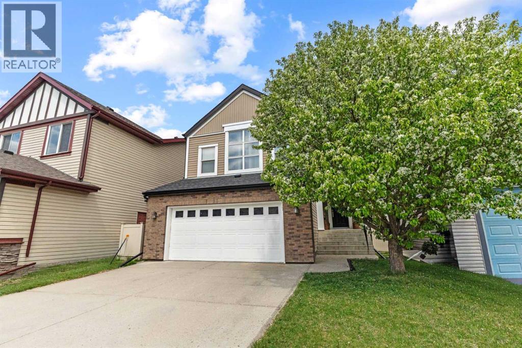 House for Sale in 137 Copperleaf Bay SE|Calgary, Alberta T2Z0J2 3