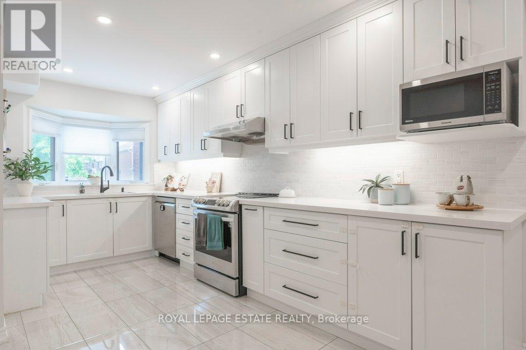 Row / Townhouse for Sale in 539 GALAXY COURT|Mississauga (Hurontario), Ontario L5R2R4 3