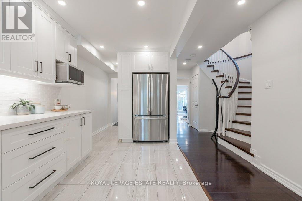 Row / Townhouse for Sale in 539 GALAXY COURT|Mississauga (Hurontario), Ontario L5R2R4 5